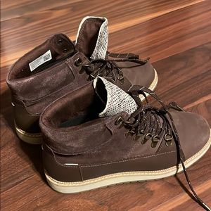 Women’s TOMS boots